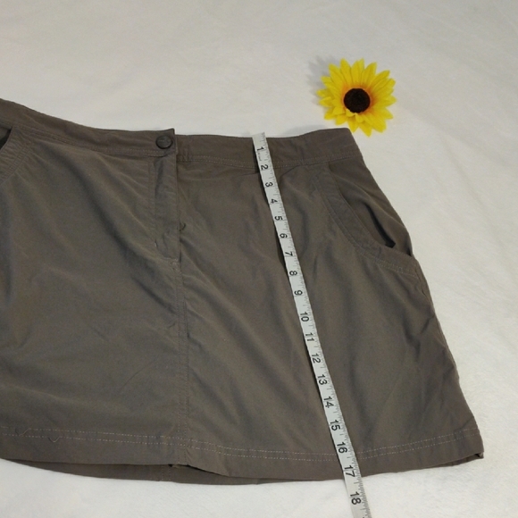 L.L..Bean. Casual Tan Skirt with Pockets - Picture 12 of 12